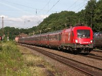 Bild 46  Im Jahr 2003 fuhren die EuroCity Züge nach Wien noch Lok-bespannt mit neun ÖBB-Wagen. In den Vormittagsstunden des 21. Juni durchquerte EC 25 mit führender 1116 046 den Bahnhof Laufach. : Elektro