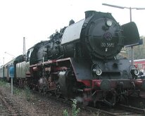 50 3673 Foto : 14.10.2001 / Bahnhof Friedrichsdorf / Dampfzüge auf der Taunusbahn