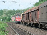 Bild 19  Seit Jahrzehnten war es ein gewohntes Bild im Bahnhof Laufach - das Ansetzen einer Schublok. Wie auch am 12.05.2007 als 151 019 an einen gemischten Güterzug mit Zug andockt.